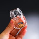 Verre-a-liqueur-en-cristal-a-facettes-de-diamant-avec-paillettes-dorees-dans-le-picture-5