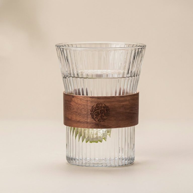 Verre-a-the-japonais-en-borosilicate-avec-manchon-en-noyer-picture-1-1
