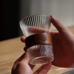 Verre-a-the-japonais-en-borosilicate-avec-manchon-en-noyer-picture-3