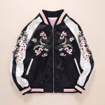 Veste-bomber-style-japonais-sukajan-avec-broderies-florales-et-finitions-teddy-r-miniature