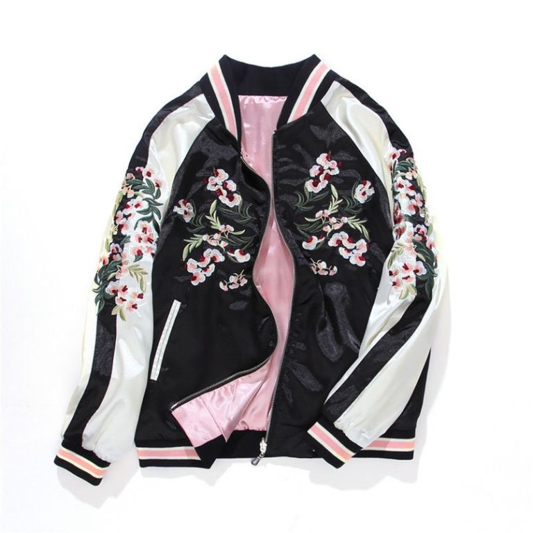 Veste bomber style japonais sukajan avec broderies florales et finitions teddy réversible