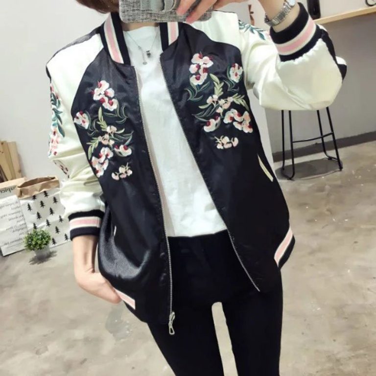 Veste bomber style japonais sukajan avec broderies florales et finitions teddy réversible