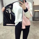Veste bomber style japonais sukajan avec broderies florales et finitions teddy réversible
