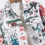 Veste-en-jean-blanc-a-imprime-graffiti-multicolore-style-street-art-picture-3