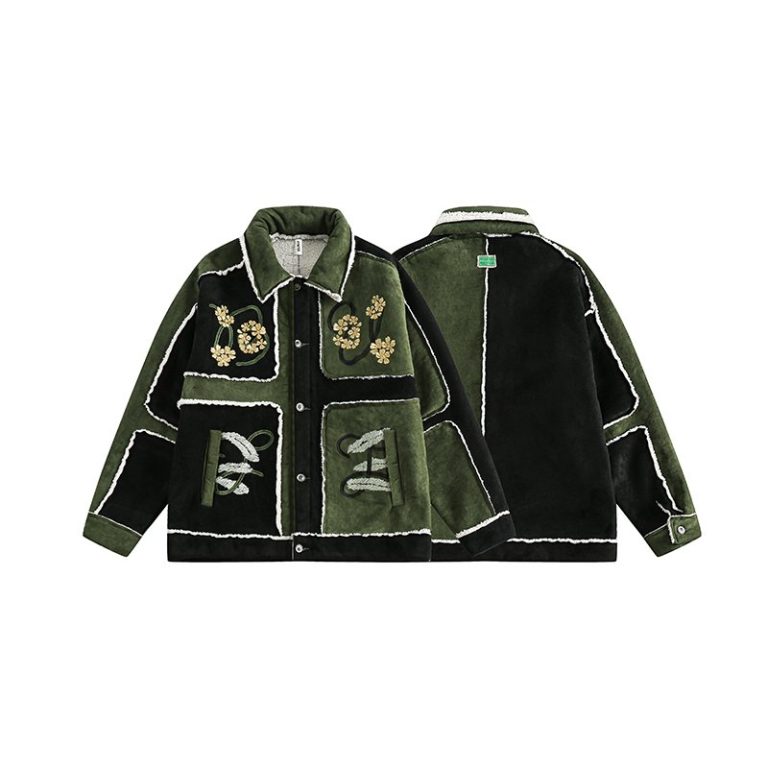 Veste-sherpa-noir-et-vert-kaki-a-broderies-florales-dorees-et-passepoil-blanc-mo-picture-2
