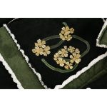 Veste-sherpa-noir-et-vert-kaki-a-broderies-florales-dorees-et-passepoil-blanc-mo-picture-5