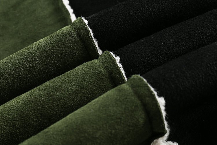 Veste-sherpa-noir-et-vert-kaki-a-broderies-florales-dorees-et-passepoil-blanc-mo-picture-8