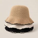 Chapeau-large-bord-bob-en-tricot-miniature
