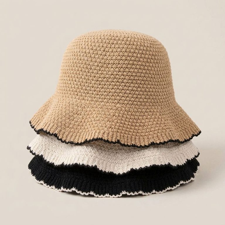 Chapeau-large-bord-bob-en-tricot-miniature