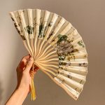 Eventail-pliant-japonais-en-bambou-et-soie-picture-1