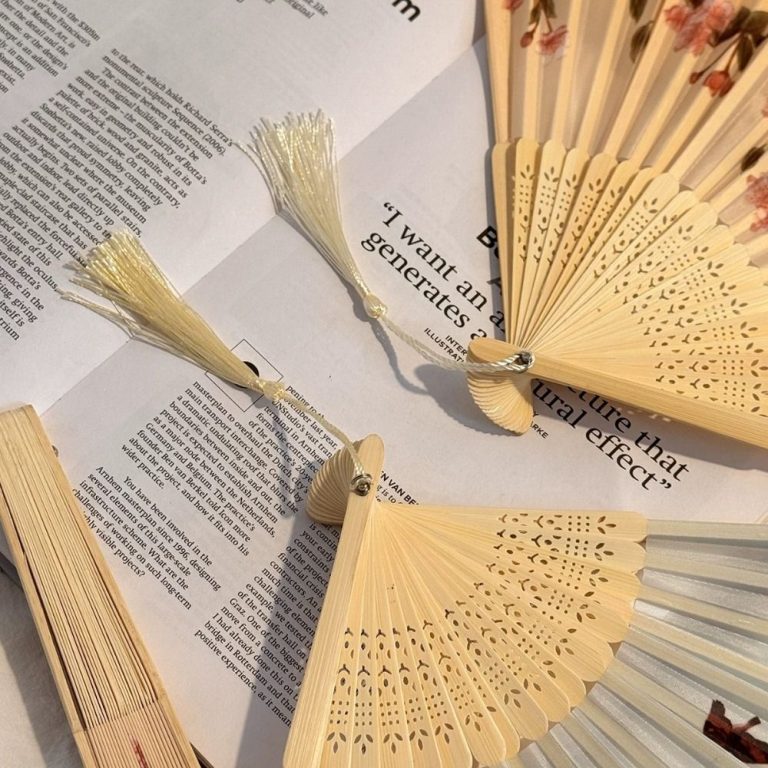 Eventail-pliant-japonais-en-bambou-et-soie-picture-12