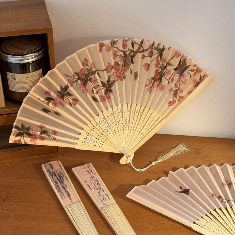 Eventail-pliant-japonais-en-bambou-et-soie-picture-13
