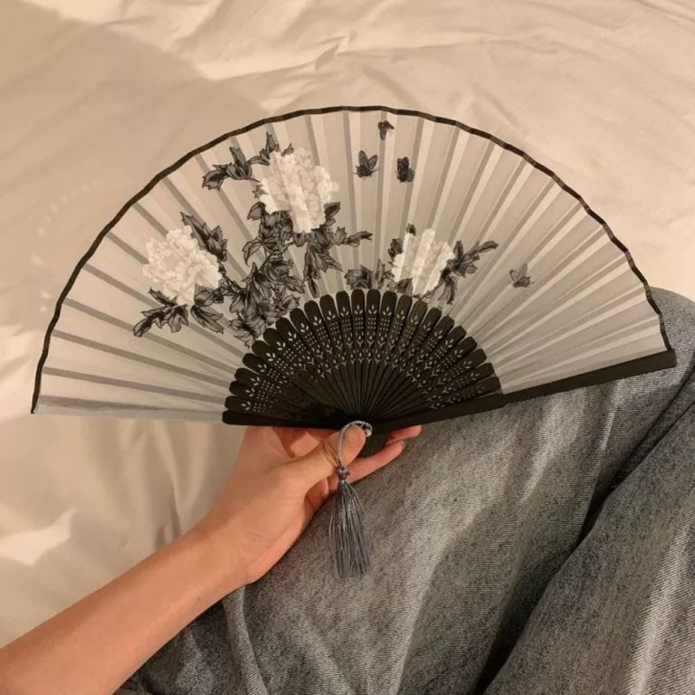 Eventail-pliant-japonais-en-bambou-et-soie-picture-2