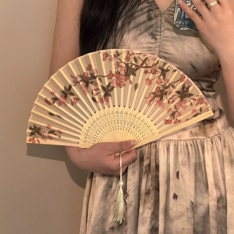 Eventail-pliant-japonais-en-bambou-et-soie-picture-3