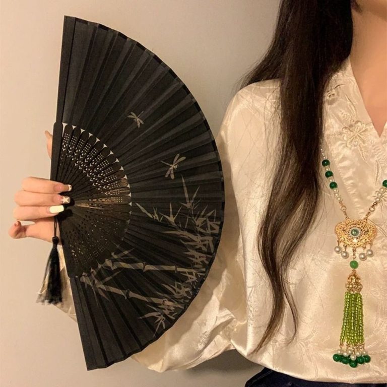 Eventail-pliant-japonais-en-bambou-et-soie-picture-4