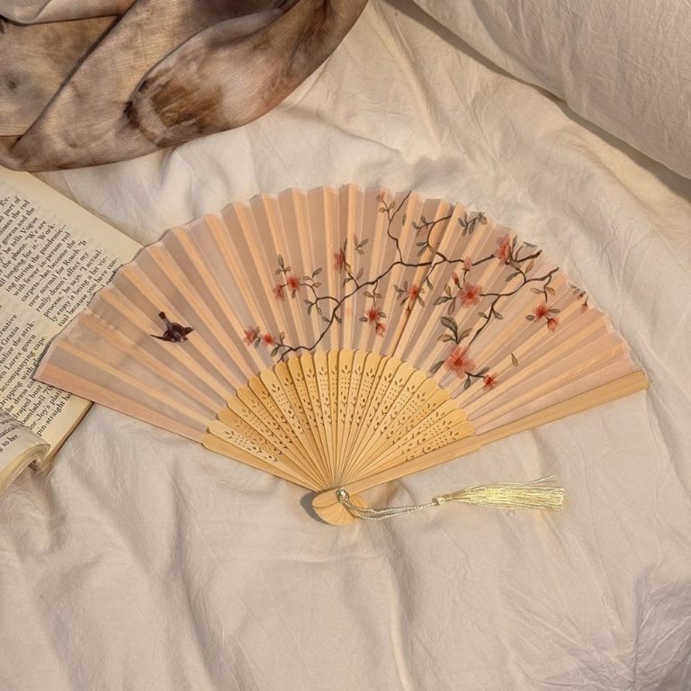 Eventail-pliant-japonais-en-bambou-et-soie-picture-7
