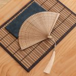 Eventail-pliant-japonais-en-bambou-et-tissu-picture-14