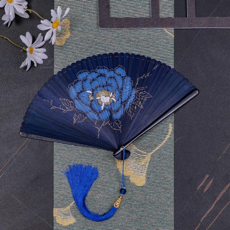 Eventail-pliant-japonais-en-bambou-et-tissu-picture-16