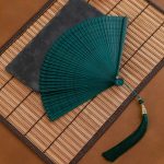 Eventail-pliant-japonais-en-bambou-et-tissu-picture-6