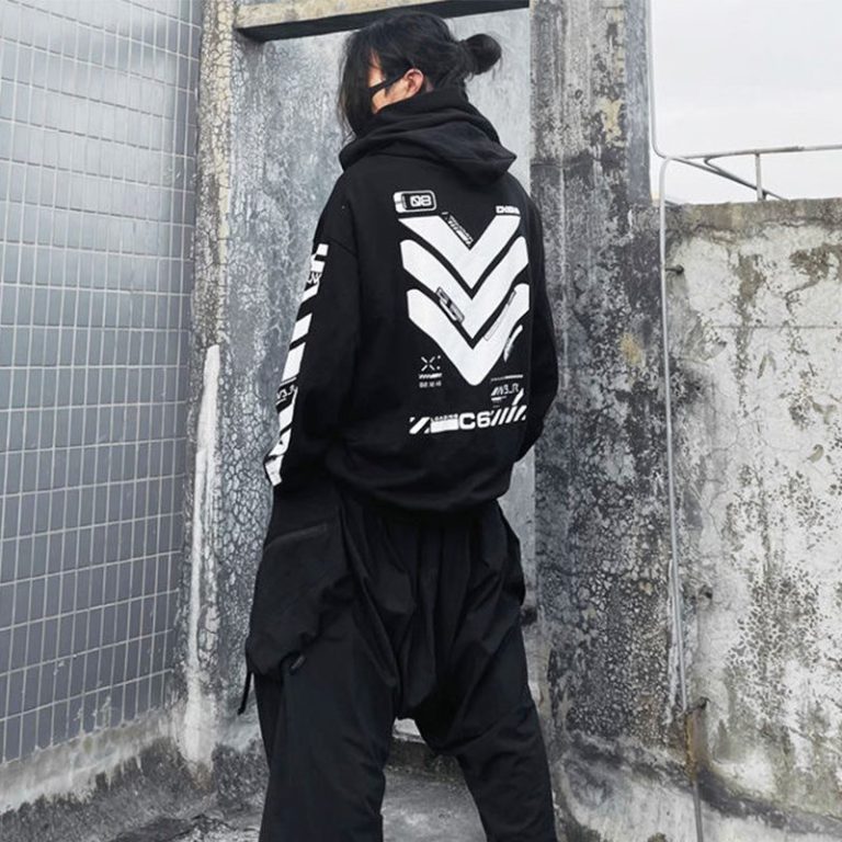 Hoodie-noir-unisexe-a-chevrons-blancs-picture-2