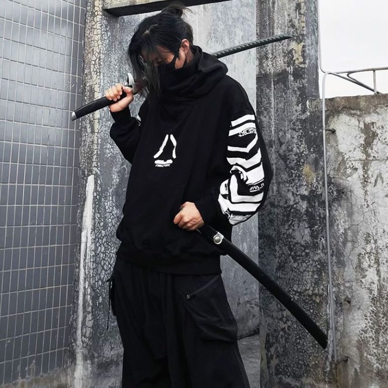 Hoodie-noir-unisexe-a-chevrons-blancs-picture-5