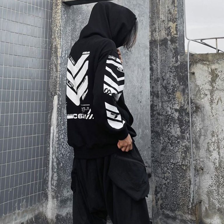 Hoodie-noir-unisexe-a-chevrons-blancs-picture-6
