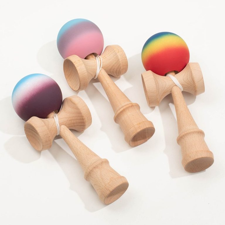 Kendama-en-bois-a-balle-peinte-picture-1