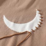 Pull-avec-lune-en-maille-epaisse-watermark-6362