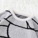 Pull-col-rond-a-motifs-geometriques-picture-2