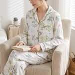 Pyjama femme en gaze de coton à motifs végétaux