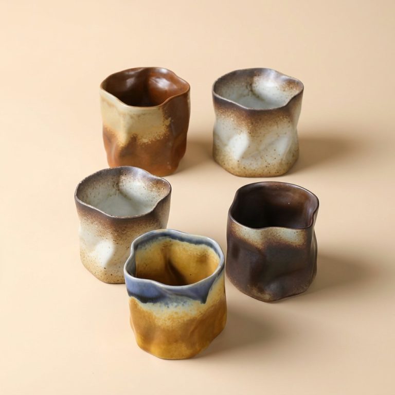 Tasse-en-ceramique-artisanale-ondulee-miniature