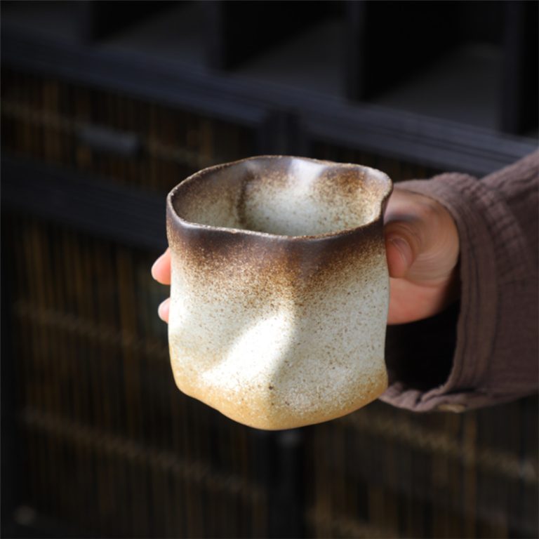 Tasse-en-ceramique-artisanale-ondulee-picture-5